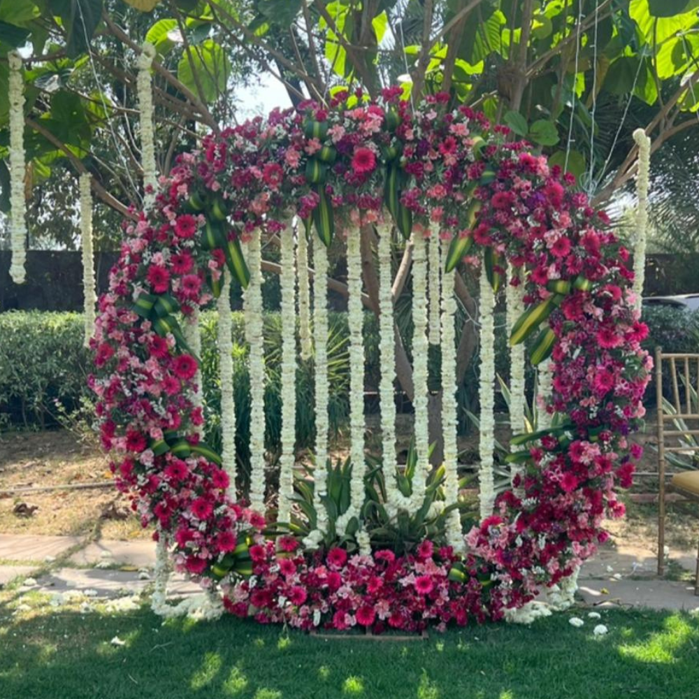 The Floral Haldi & Mehndi Circle Flower Decoration with Pink & white Flower